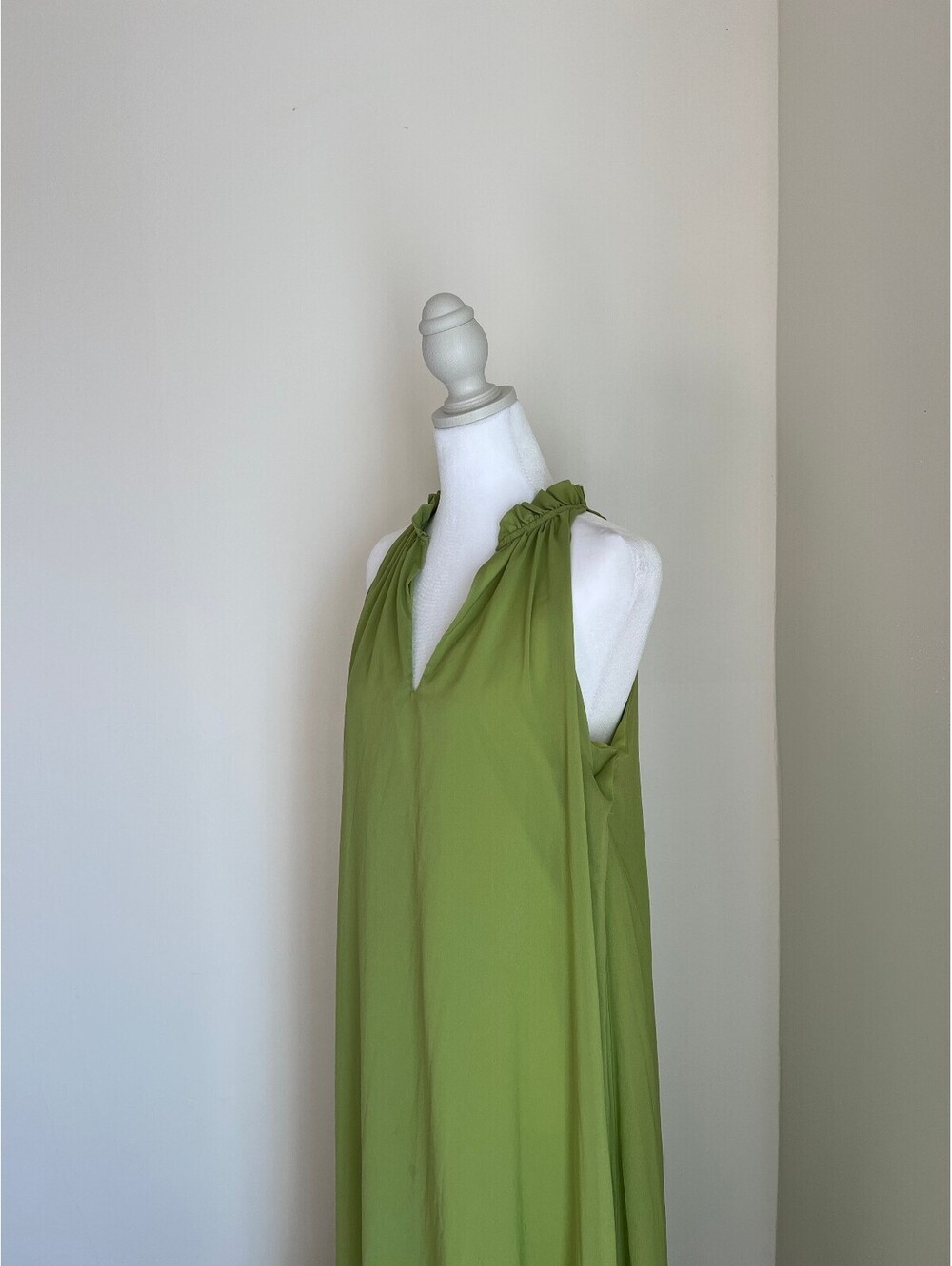 Badgley Mischka - Green Halter Neck Maxi Dress with Ruffle Hem, Size 4 - Picture 4 of 9